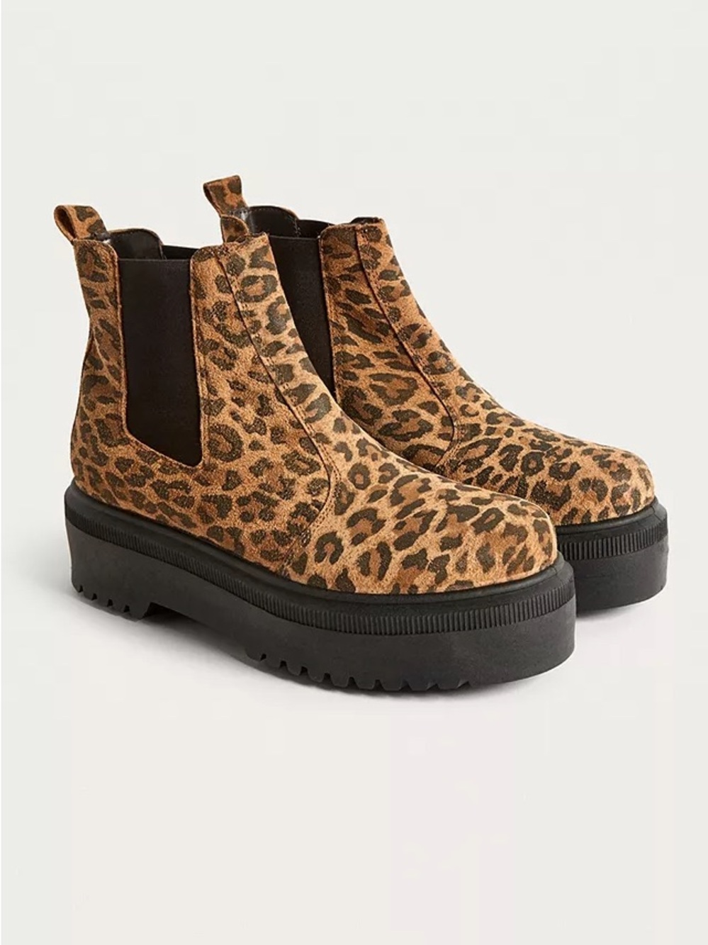 UO Urban Outfitters Brody Leopard Print Platform Chelsea Boots